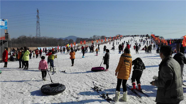 滑雪场滑雪图片